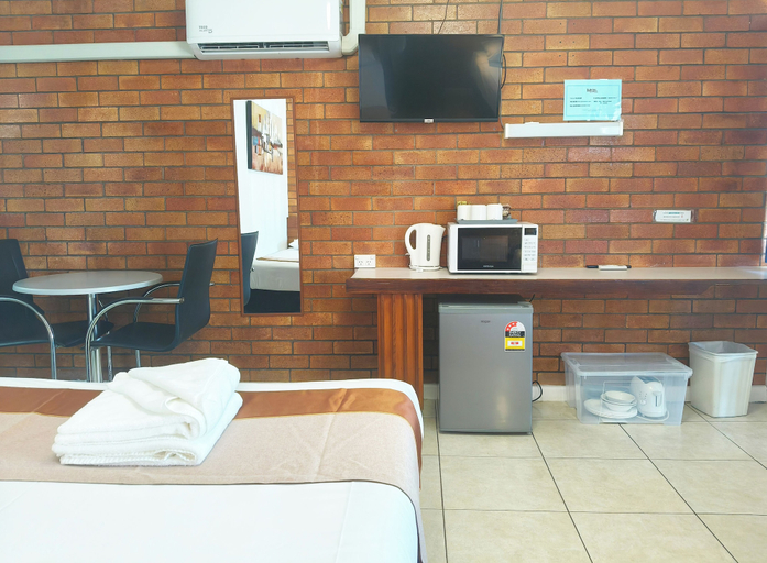 Others 5, Motel Myall, Dalby