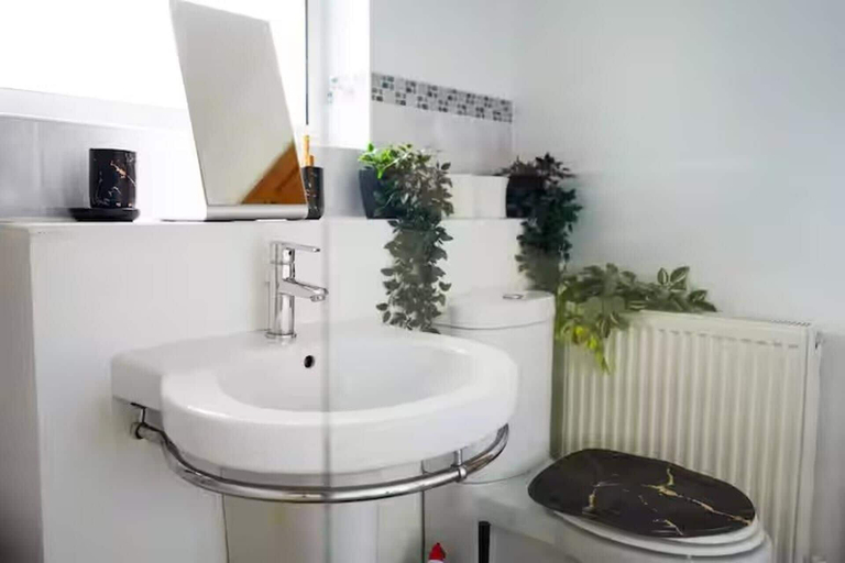 Bathroom 3, Cozy Gravesend Retreat With 2 Bedrooms, Kent