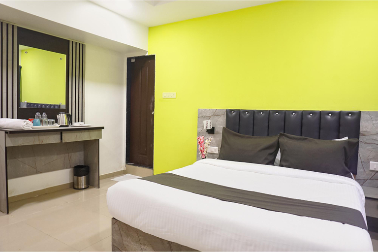 Bedroom 3, Fabhotel Vardhan Plaza, Pune