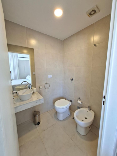 Bathroom 4, Panoramic Skyline Apartment in Downtown BA, Walk to Obelisco & Theatre District, Distrito Federal