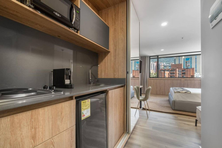 Room 5, Go Living Suites - 1111, Medellín