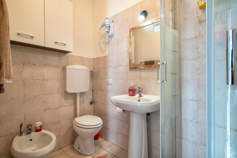 Bathroom 3, Il Conte e La Contessa, Sassari