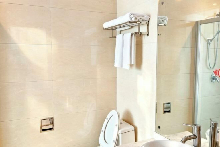 Bathroom 4, Wangchao Business Hotel, Beihai