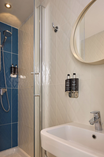 Bathroom 4, Hôtel Boris V. by Happyculture, Hauts-de-Seine