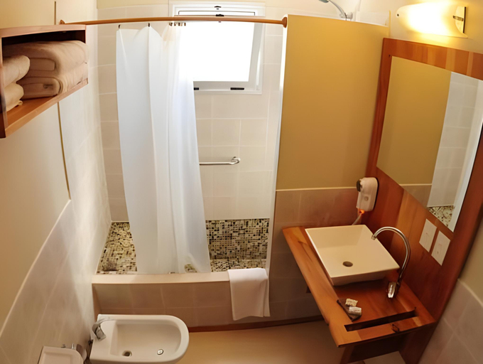Bathroom 2, Del Nomade Hosteria Ecologica, Biedma