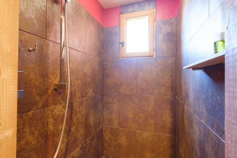 Bathroom 3, Sous L'olivier, Alpes-Maritimes