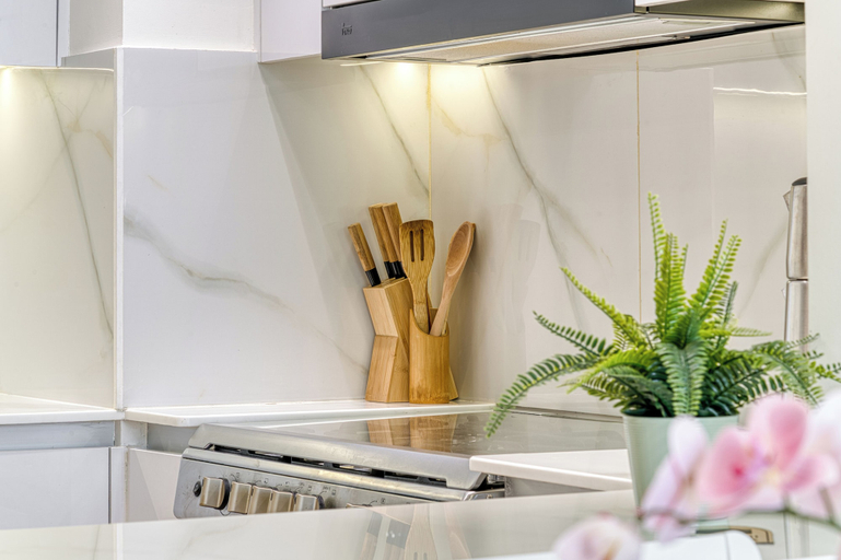 Private kitchen 2, PVH - Cosy 2BR - Binghatti Crescent, Dubai