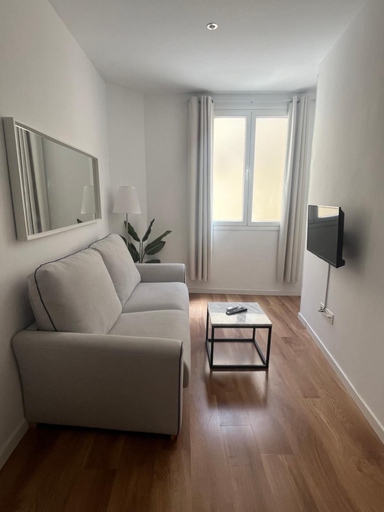 Others 4, Amazing Apartment in Historic Center, Madrid