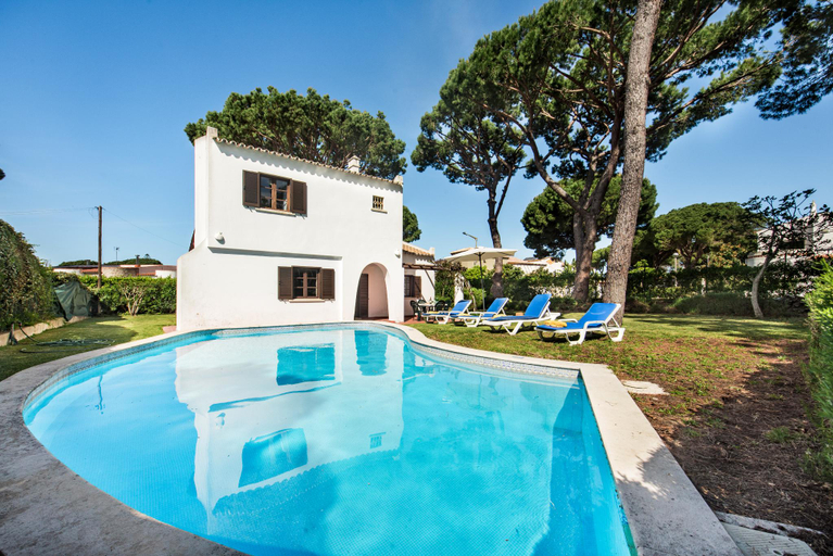 Sport & Beauty 2, Private Pool villa, Walking distance to the centre, Golf Facing, Loulé