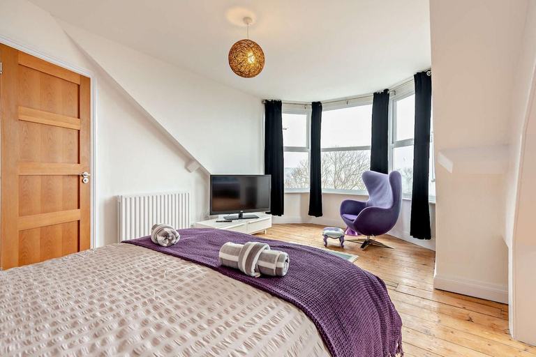 Bedroom 2, Dizzy Hights Spacious Swanage House Sleeps 10, Dorset