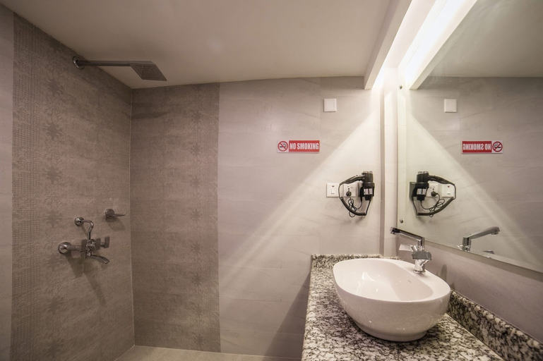 Bathroom, Hotel Thakali Inn, Bagmati