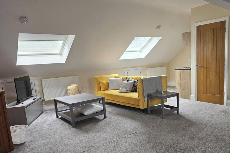 Others 5, 1 Bed Loft - Sleeps 2 - Parking - Wifi, Newport