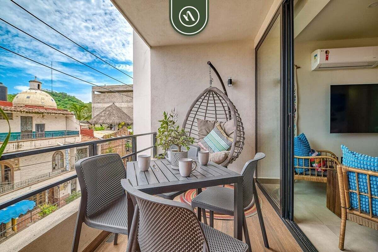Outdoor dining 4, 2 BR Condo in Romantic Zone - Pool - Terrace, Puerto Vallarta