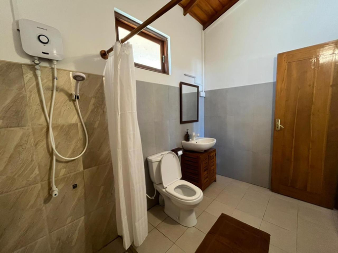 Bathroom 2, Pearl Oceanic Resort - Trincomalee, Trincomalee Town and Gravets
