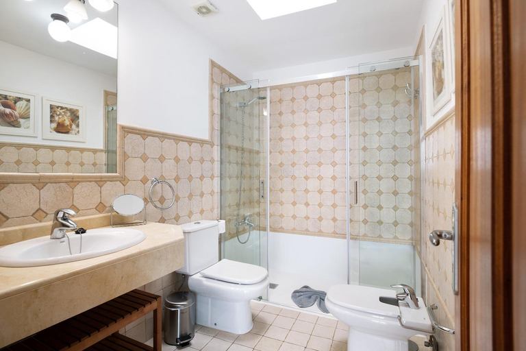 Bathroom 4, Malvasia 22, Las Palmas
