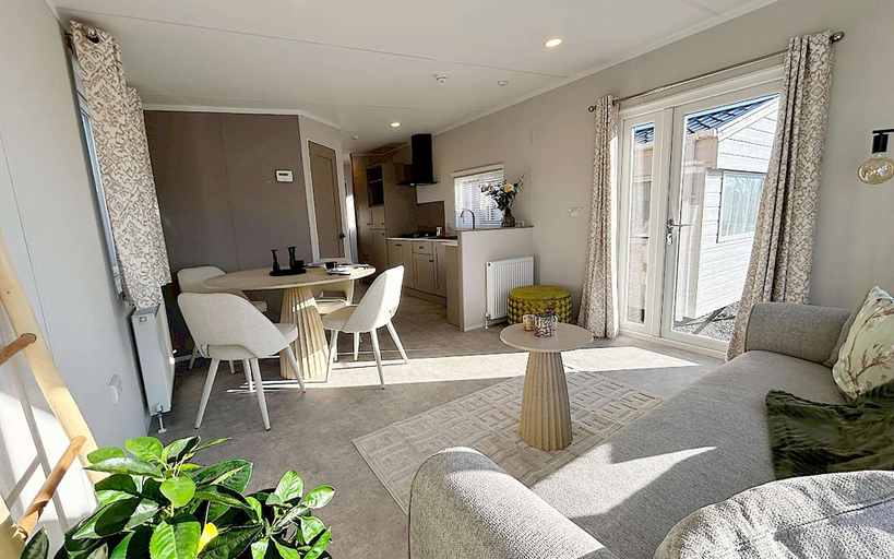Living room 5, Inviting Hollum Chalet Near Golf Course, Ameland