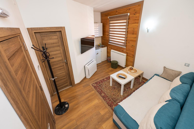 Others 5, Apartmani Dino Kolasin