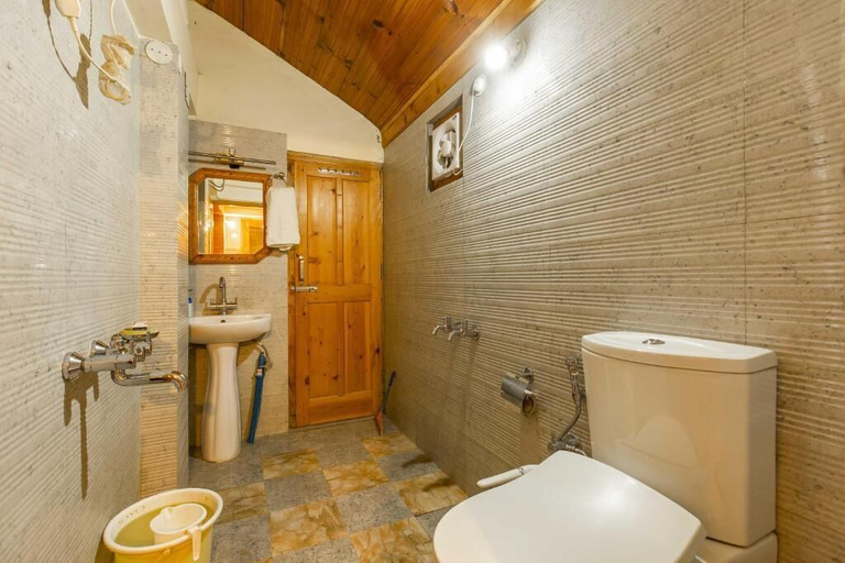 Bathroom 3, Zostel Homes Cheog - Shimla, Shimla