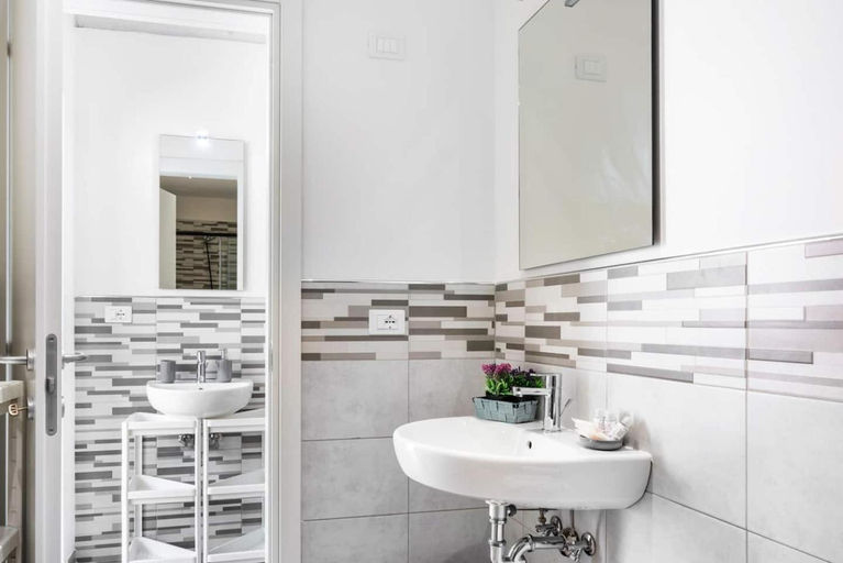 Bathroom 3, 8 Lofts - Apartments - 2, La Spezia