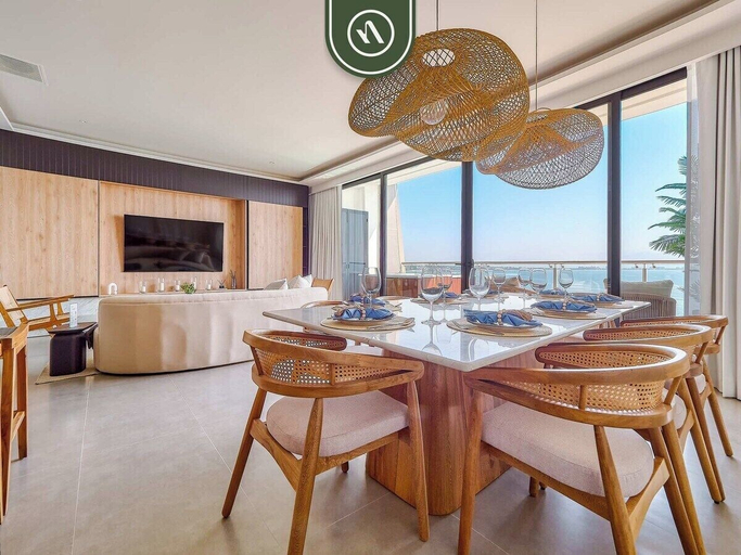 Room 4, Luxury Oceanfront 3 BR Condo With Balcony, Compostela