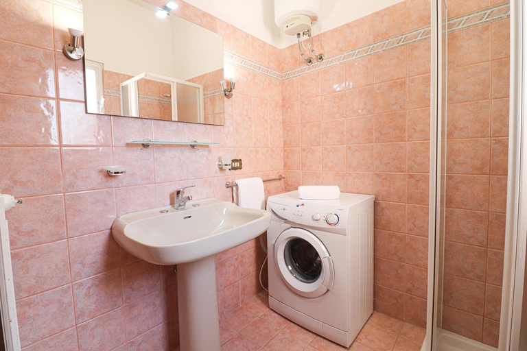 Bathroom 2, Isabels house in Otranto 10 seats, Lecce