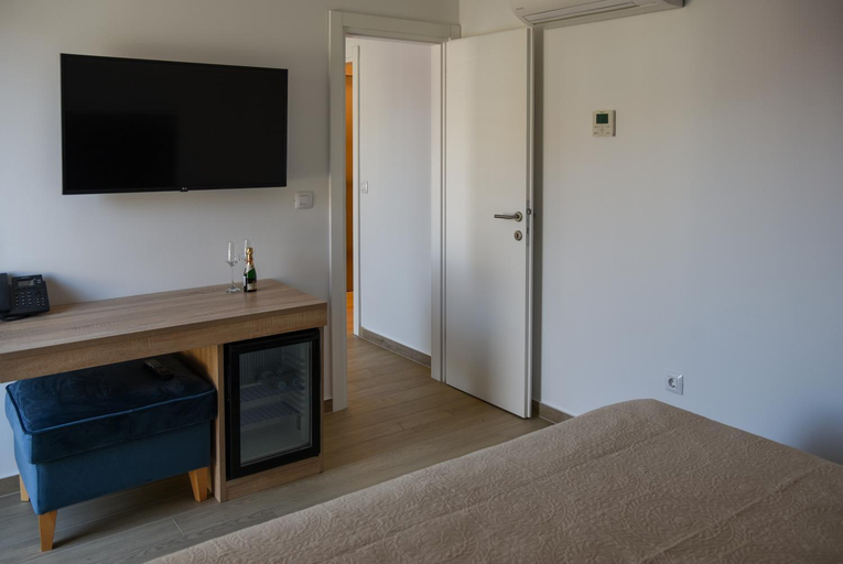 Others 4, Sangulin Palace M, Biograd na Moru