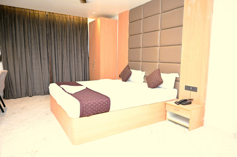 Bedroom 2, Hotel Golden Arc, Pune