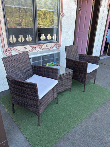 Terrace or patio, Red Bell Inn, Chelan