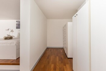 Others 4, Alessia's Flat - Portello 2, Milano