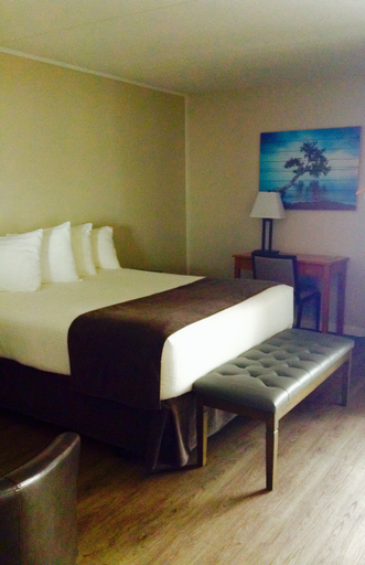 Bedroom, Sechelt Inn, Sunshine Coast