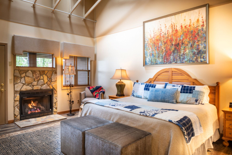 Bedroom 2, Snowbird Mountain Lodge, Graham