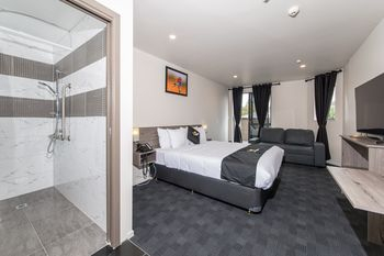 Others 4, Albert Accommodation, Waitakere