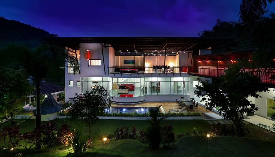 Exterior & Views