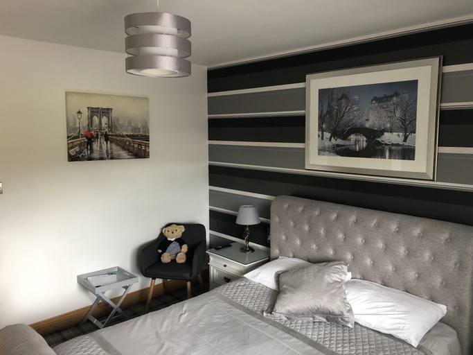 Bedroom 2, Seacrest