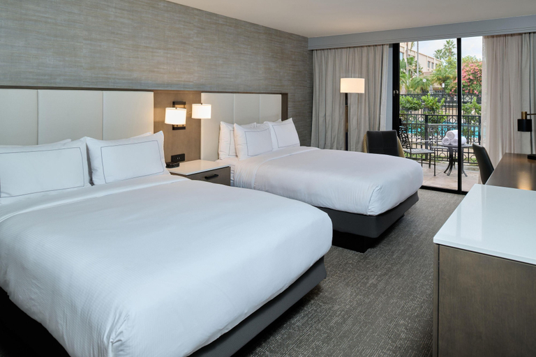 Bedroom 4, DoubleTree by Hilton Buena Park, Orange