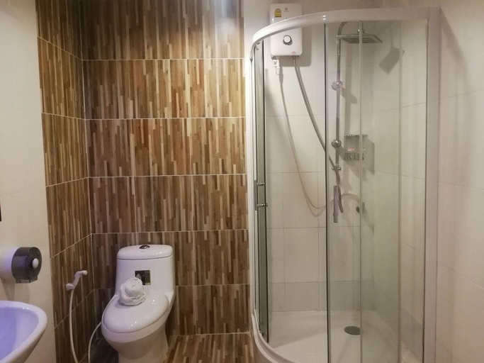 Bathroom 4, The Ring Khokmao, Bang Klam