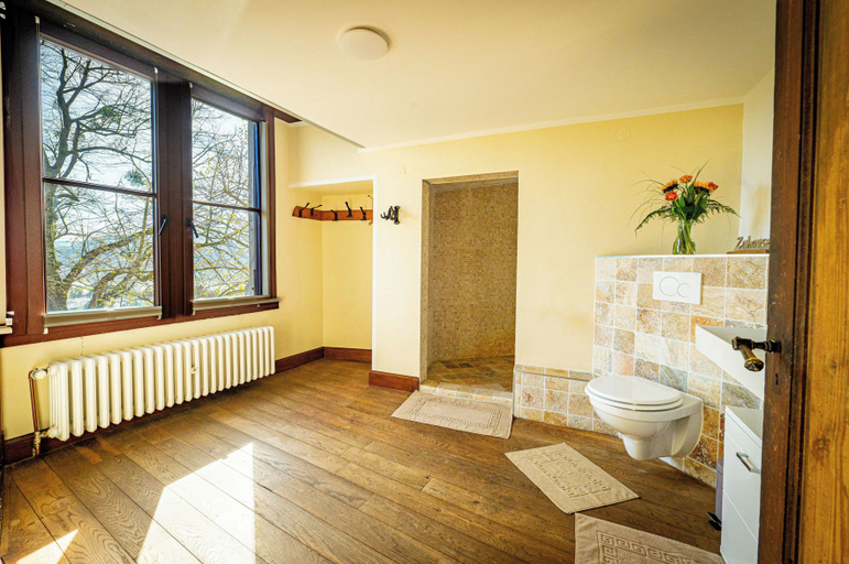 Bathroom 5, Schloss Arenfels, Neuwied