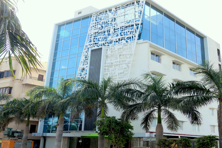 Exterior & Views