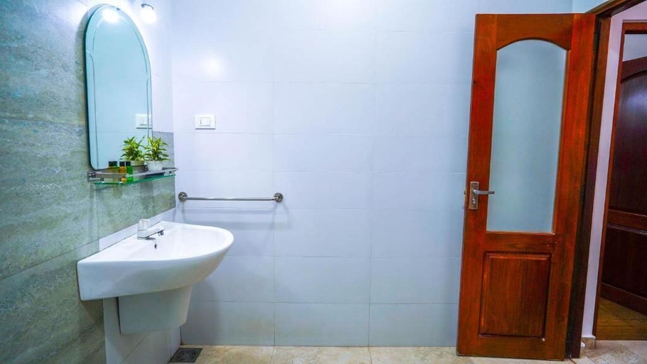 Bathroom 3, Serene Villa Airport Transit, Katana