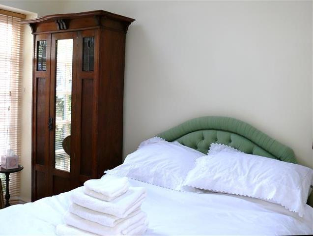 Bedroom 2, The Black Horse, Kent