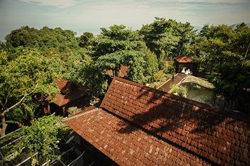 Others 4, MaliHom Private Estate, Penang Island