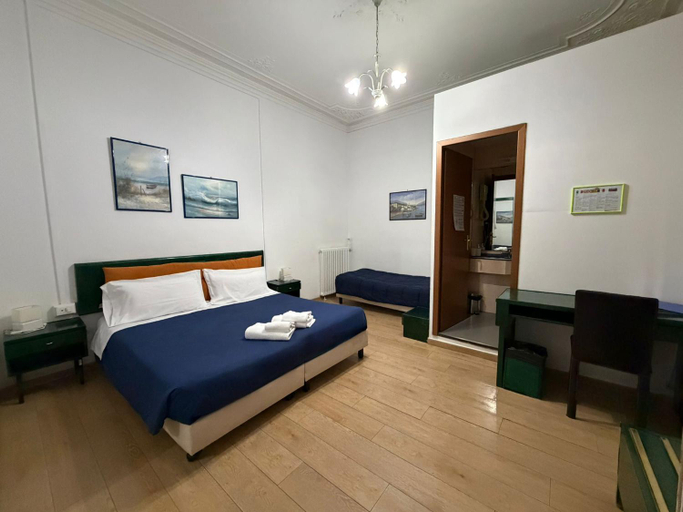Bedroom 3, Hotel Suisse, Genova