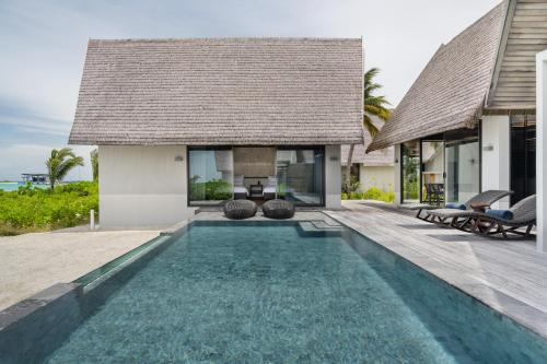 Swimming pool, Madifushi Private Island, Mulaku Atoll
