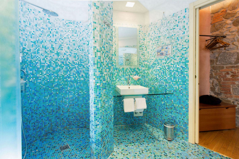 Bathroom 4, Grand Hotel Entourage Palazzo Strassoldo, Gorizia