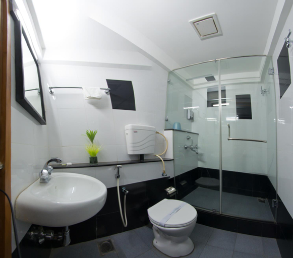 Bathroom 3, Hotel Hilltop Towers, Dindigul
