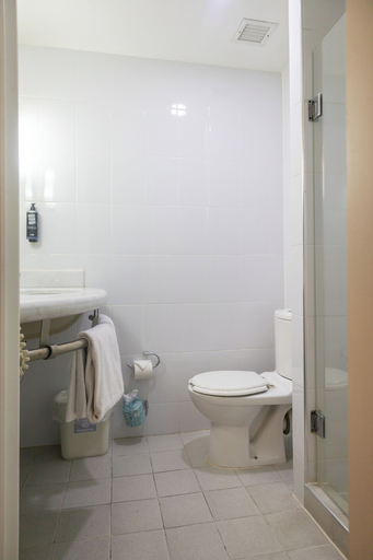 Bathroom 4, ibis Chihuahua, Chihuahua
