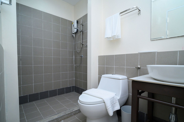 Bathroom 4, Yummy House, Ratchathewi