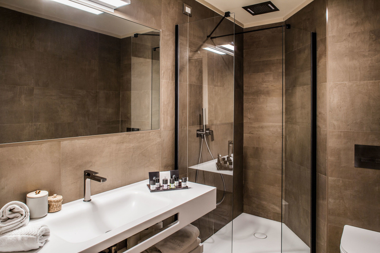 Bathroom 2, Savoia, Savona