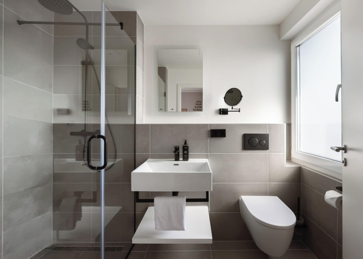 Bathroom 2, Limehome Düsseldorf Pionierstraße, Düsseldorf