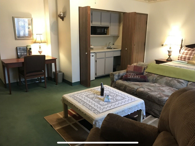 Others 4, Country Lodge inn, Fillmore